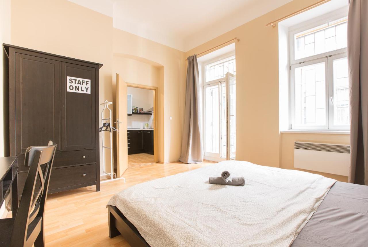 Premier Apartments Near The Museum Прага Екстер'єр фото